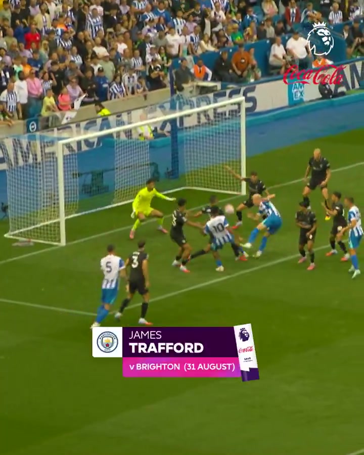 PG模拟器-英超8月最佳扑救：曼城门将特拉福德扑出范赫克的射门